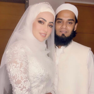 މި ދެމަފިރިން ހަނިމޫން ގައި މަޖާނަގަނީ!