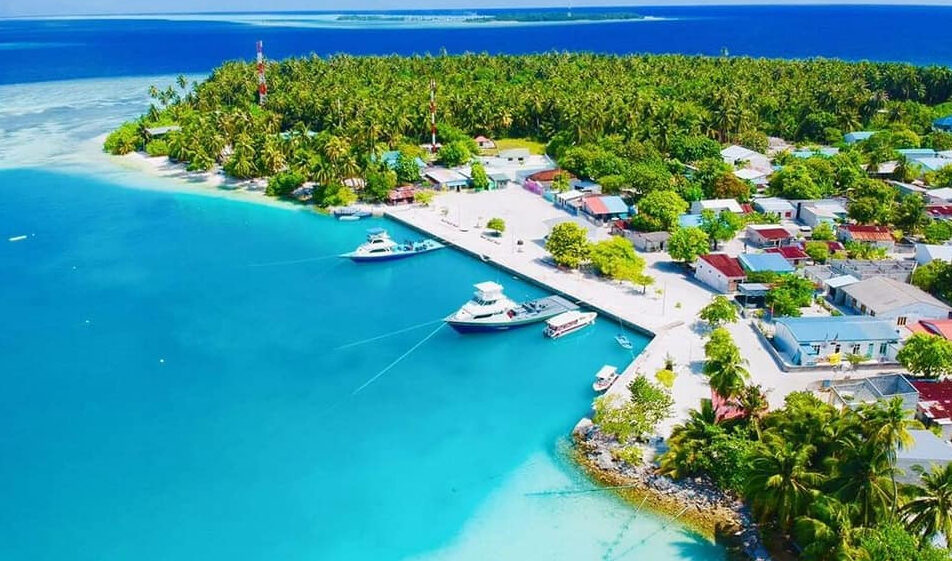 ވަންދޫގައި މަސްބާނަން ހުރި ކުއްޖެއްގެ އަތުގައި މިޔަރެއް ދަތް އަޅައިފި