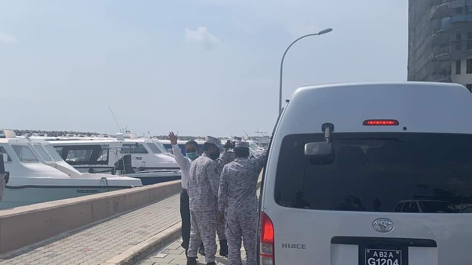 ސަޕޯޓަރުންނާއި ދިމާނުވާނެ ގޮތަށް، ރައީސް ޔާމީން ގެނައި ލޯންޗު ގާތްކުރީ ކަރެކްޝަން ކައިރިއަށް