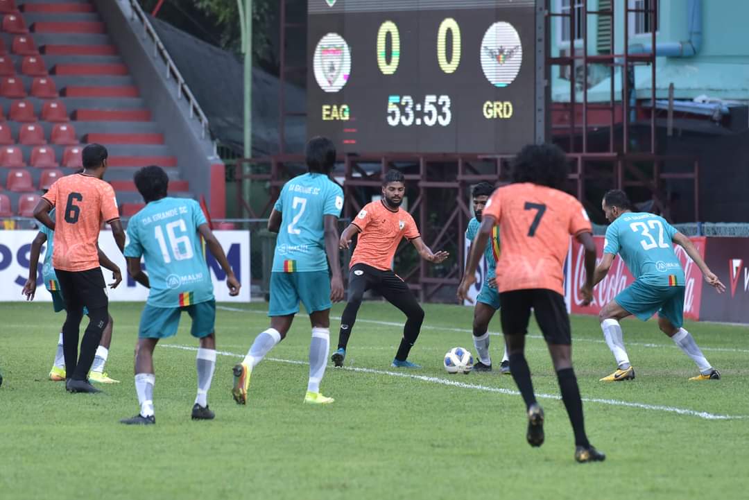 ދަގްރާންޑޭ މޮޅުވިޔަ ނުދީ އީގަލްސްއިން ހިފަހައްޓައިފި