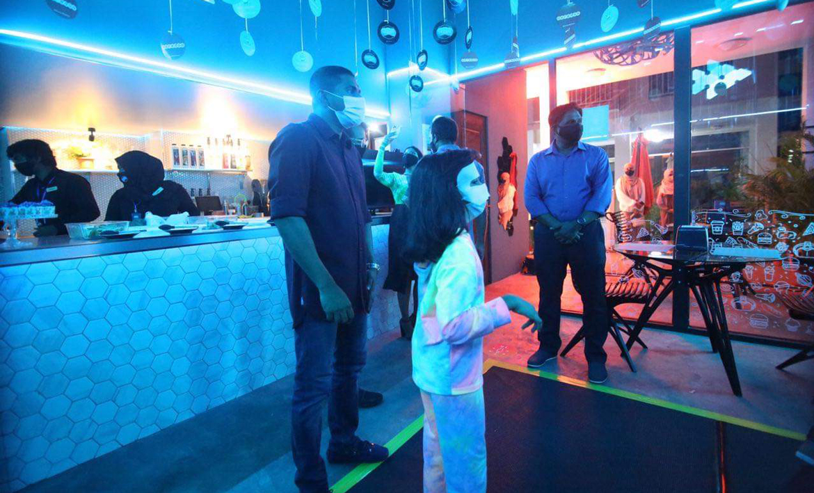 "ވީއާރް ކެފޭ" އަކީ ރާއްޖޭގައި އެޅުނު ވާޗުއަލް ރިއަލިޓީގެ މުހިންމު ބިންގަލެއް: މަޚްލޫފް