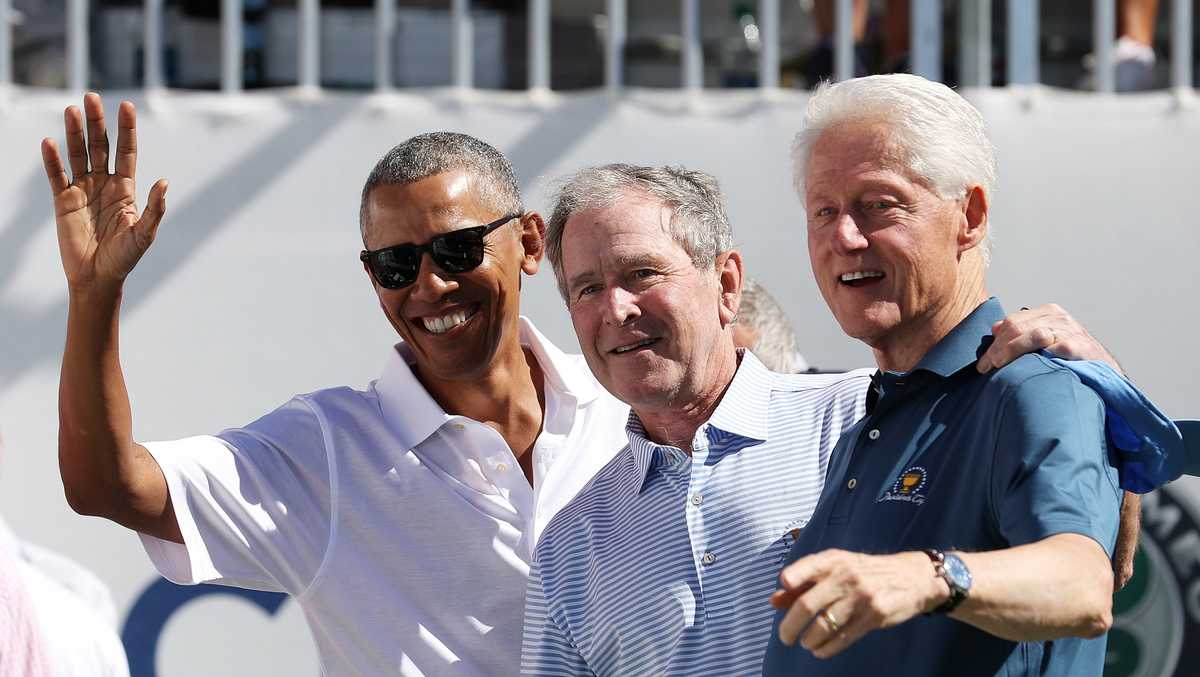 އިތުބާރު އުފެއްދުމުގެ ގޮތުން، އެމެރިކާގެ ކުރީގެ ރައީސުން މީޑިއާގެ ކުރިމަތީގައި ކޯވިޑް ވެކްސިން ޖައްސަވަނީ