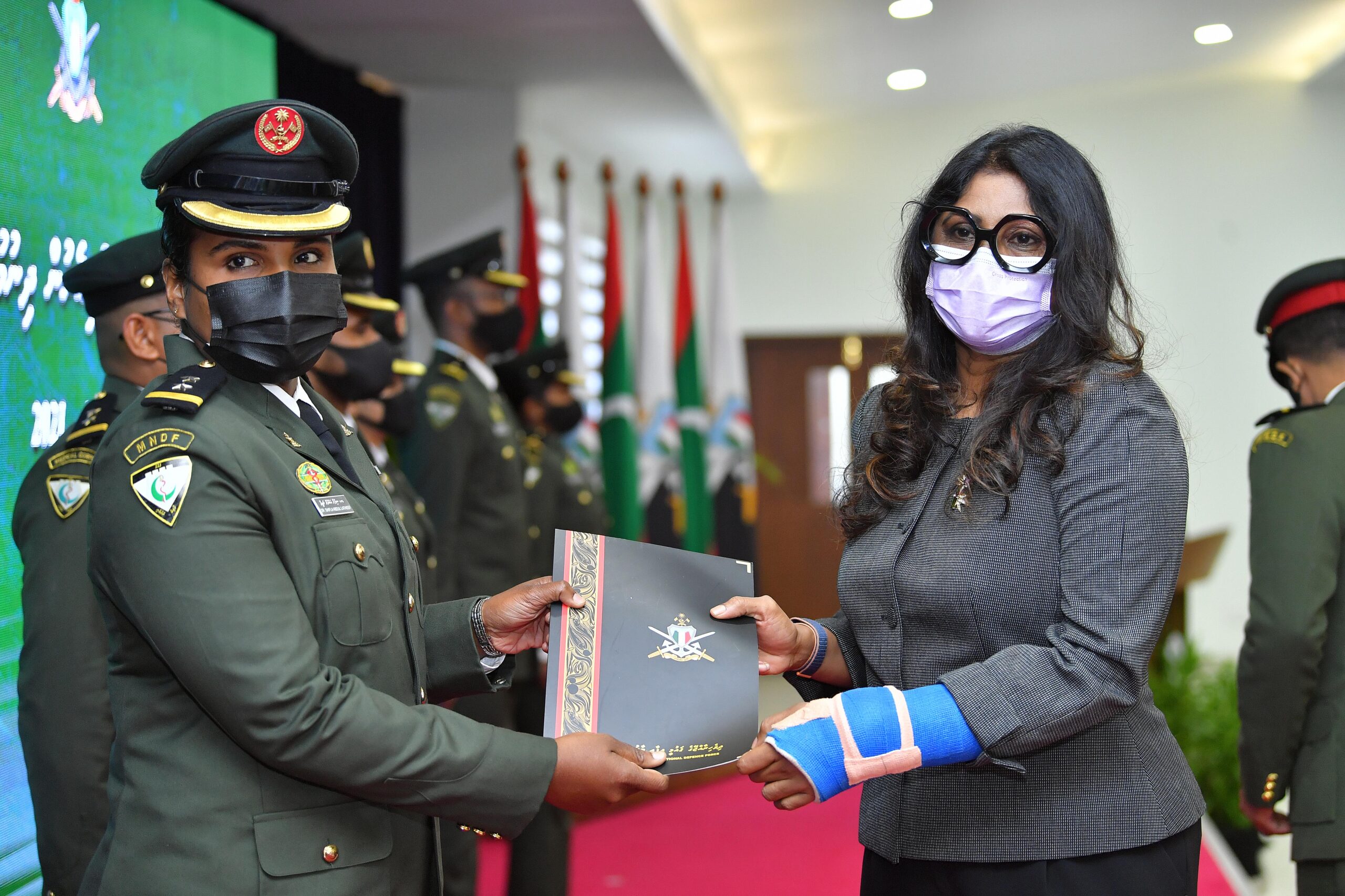 ދިވެހި އަސްކަރިއްޔާގެ އިސް ރޭންކަކަށް ފުރަތަމަފަހަރަށް ތިން އަންހެނުން!