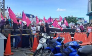 ރައީސް ޔާމީންގެ ސަޕޯޓަރުން ކްރިމިނަލް ކޯޓު ކައިރީގައި ކުރި އިޚްތިޖާޖު
