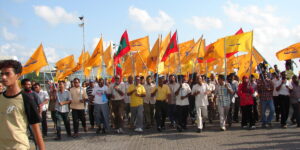 މުޒާހަރާގައި ފުލުހުންނަށް ހުރަސްއެޅިކަމަށް ބުނެ މެންބަރު މައުރޫފް ހިމެނޭހެން 8 މީހަކަށް ދައުވާކޮށްފި