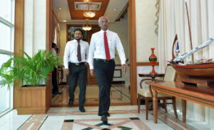 ސިޔާސީ މުވައްޒަފުންނަށް ސަރުކާރާއި ދެކޮޅަށް ހިޔާލު ފާޅުނުކުރެވޭގޮތް ހަދައިފި