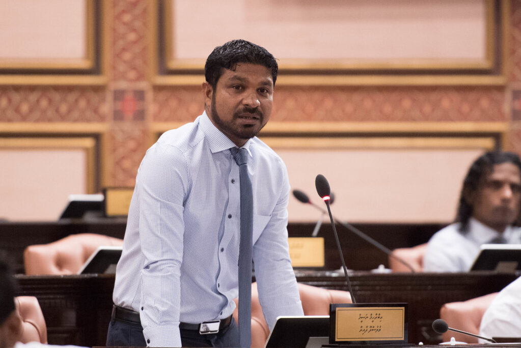 ފުލައިން ސްކޫލުގެ ދަރިވަރުން "ވާނުވާ" އިން މިންޖު ކޮށްދެވެން ޖެހޭ: ނަސީމް