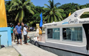 އުކުޅަހުން ޕޮޒިޓިވް ވެފައިވަނީ އިނގިރޭސި ވިލާތުން އައި ދެ ފަތުރުވެރިން