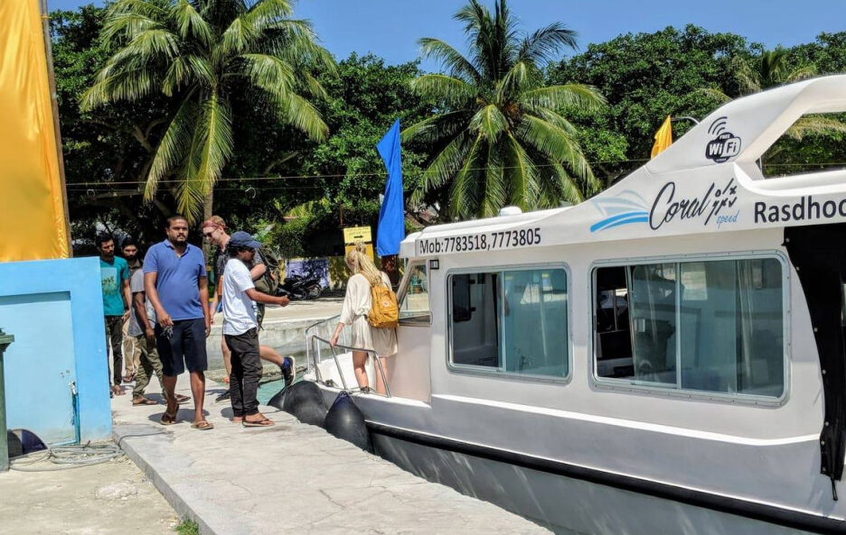 އުކުޅަހުން ޕޮޒިޓިވް ވެފައިވަނީ އިނގިރޭސި ވިލާތުން އައި ދެ ފަތުރުވެރިން