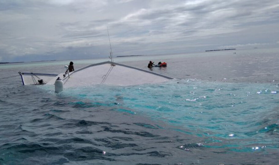 ދޯންޏެއް އަޑިއަށްގޮސް ކަނޑުވި 3 މީހަކު ސަލާމަތްކޮށްފި