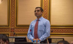 މިސްކިތުގައި ހަމަލާދިން އިންޑިޔާ މީހާ ޑީޕޯޓްނުކޮށް ޤާނޫނުގައިވާ އަދަބު ދިނުމަށް ގޮވާލައިފި