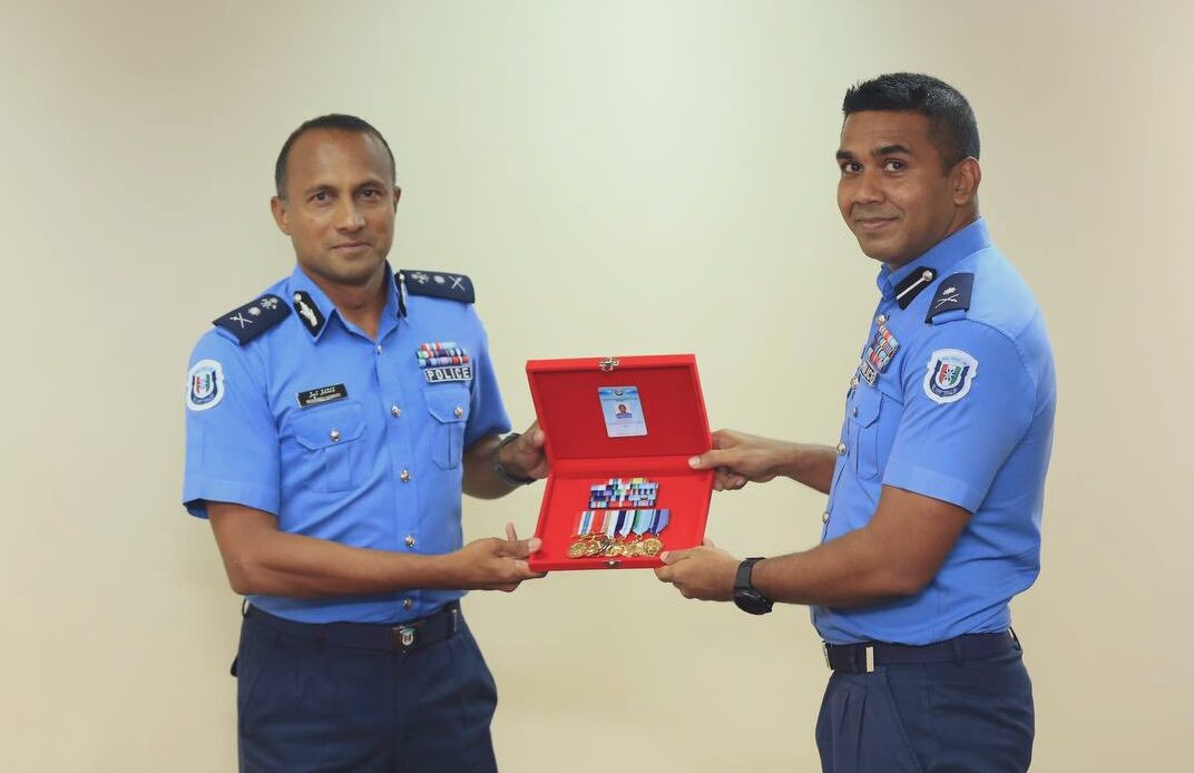 އޭސީޕީ ފައިރޫޝް ފުލުހުންގެ ވަޒީފާއިން ރިޓަޔާ ކުރައްވައިފި