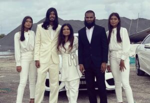 އަޝްފާޤާއިއެކު "މޯލްޑިވްސް ވޭވް" އެމްބަސަޑަރުންގެ ފެނިލުމެއް