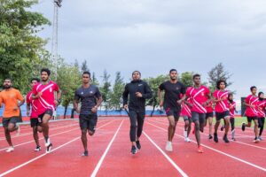 ގައުމީ އެތުލީޓުންނާ އެކު ވަޒީރު އެކުވެނި ސިންތެޓިކް ޓްރެކުގައި