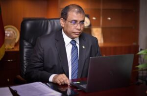 ހޯއްދެވި ކުރިއެރުން ފަހަތަށް ސޮއްސާލުމުގެ ޖާގަނުދިނުމަށް ޑރ.މައުސޫމް ގޮވާލައްވައިފި