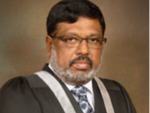 ކޯވިޑްގައި ހާލުދެރަވެ، ކުރީގެ ފަނޑިޔާރު މުޖުތާޒަށް ވެންޓިލޭޓަރުގައި ފަރުވާދެނީ  