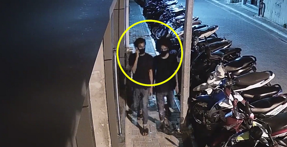 އޮފީހެއްގެ ދޮރަށް ގެއްލުން ދިނުމުގެ މައްސަލައަކާ ގުޅިގެން ދެ މީހަކު ހޯދަނީ