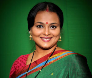 ކޯވިޑް ވެކްސިން ޖެހި ފުރަތަމަ ބޮލީވުޑްގެ ތަރި!