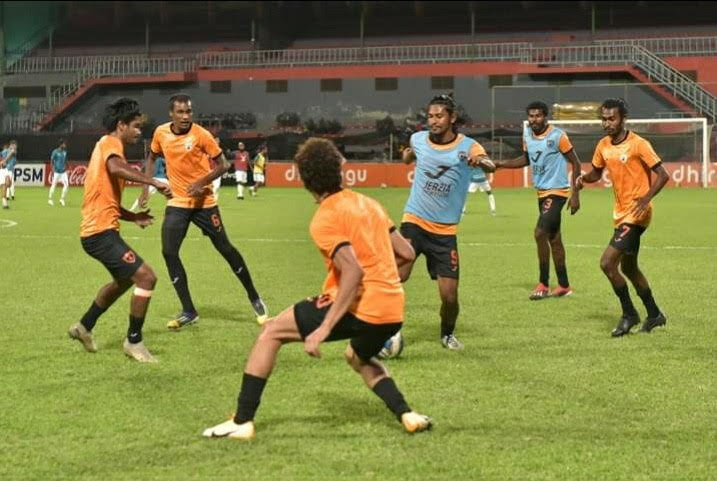 އީގަލްސް ނިކުންނާނީ ބޫޓާން ތިމްޕޫއާ ދެކޮޅަށް
