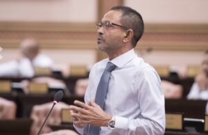 މެމްބަރު ހުސެއިން ވަހީދުގެ ޞިއްޚީ ހާލުކޮޅު ދެރަވެ ރާއްޖެއިން ބޭރުގައި ފަރުވާ ހޯއްދަވަނީ