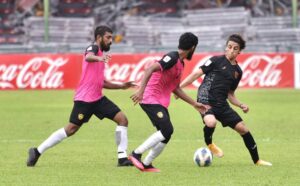 އީގަލްސް މޮޅުވެ ހިއްވަރު އާކޮށްފި