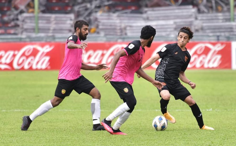 އީގަލްސް މޮޅުވެ ހިއްވަރު އާކޮށްފި