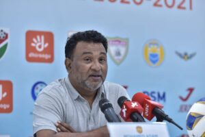 ޕްރެޝަރުގައި މަސައްކަތްކުރަން ދަސްވެފައި ނެތްކަމަށް ބުނެ ޔޫވީ ކޯޗު އިސްތިއުފާ ދީފި