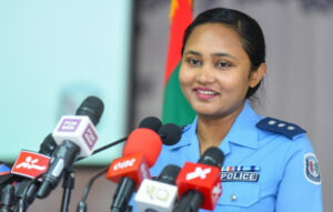 ފޮޓޯ ބޭނުން ކުރާތީ އިޒްމިއާ ނުރުހުން ފާޅުކުރައްވައިފި