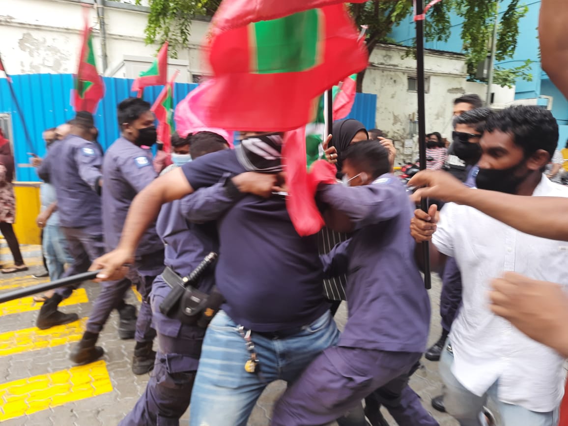 ރައީސް ޔާމީން މިނިވަންކުރުމަށް ގޮވާލާ އިދިކޮޅުން މިއަދުވެސް މުޒާހަރާއަށް މަގުމައްޗަށް