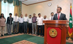 ހިތްދަތި ޅެންބައިތަކާއިއެކު ރައީސް ނަޝީދު 7 ފެބުރުއަރީގެ ހަނދާން އާކުރައްވައިފި
