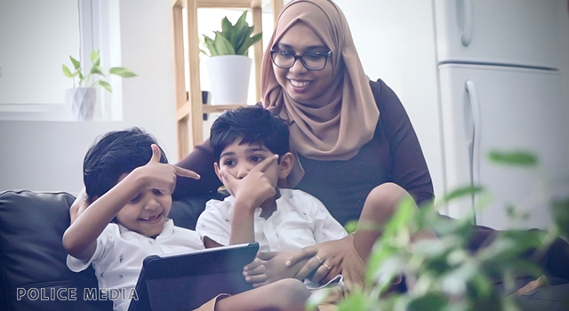 ކުޑަކުދިން އިންޓަނެޓް ބޭނުންކުރާނަމަ ބެލެނިވެރިން އެކަމަށް ސަމާލުވާންޖެހޭ!