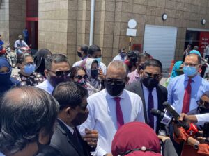 އަދުރޭގެ މައްޗަށް ތިން ތުހުމަތެއް!