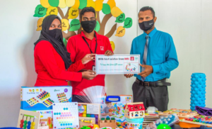 އަތޮޅުތަކުގެ 10 ސްކޫލެއްގެ ސެން ކުލާހަށް ބީއެމްއެލްގެ އެހީ