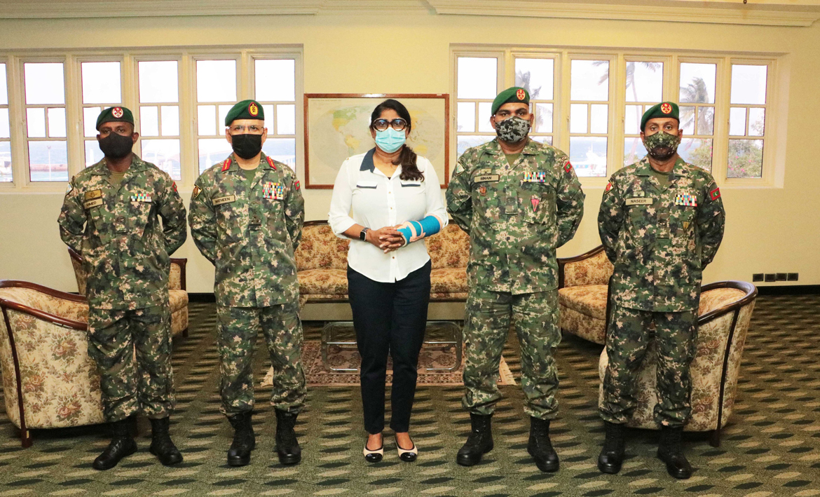 އެންސީއޯ އެޑްވާންސް ކޯސް 20-01 ގެ ވަނަތައް ހާސިލްކުރި ސިފައިންނާ މިނިސްޓަރ ބައްދަލުކުރައްވައިފި
