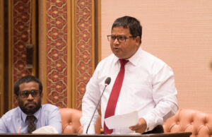 އެންވަޔަރަންމަންޓް މިނިސްޓަރ ހުސެއިން މާދަމާ މަޖިލީހަށް ހާޒިރުކުރަނީ