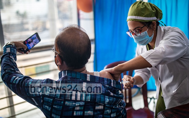 ހަފްތާއެއްގެ ތެރޭގައި ބަންގްލަދޭޝްގައި 9 ލައްކަ ޑޯޒްގެ ކޯވިޑް ވެކްސިން ދީފި