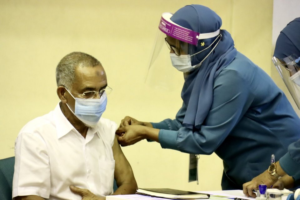 45 އަހަރުން މަތީގެ މީހުންނަށް ވެކްސިން ދޭން ފަށައިފި