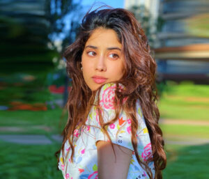 ޖާންވީ ހެދުމެއްލާން މި އުޅޭ ހާލުފެނި ނުހެވޭނެތަ؟