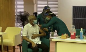 ރައީސް ޞާލިހު ވެކްސިން ޖައްސަވައިފި