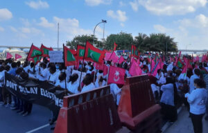 ގިނަ ބަޔަކާއިއެކު އިދިކޮޅުން މާލޭގައި މުޒަހަރާ ކުރަނީ