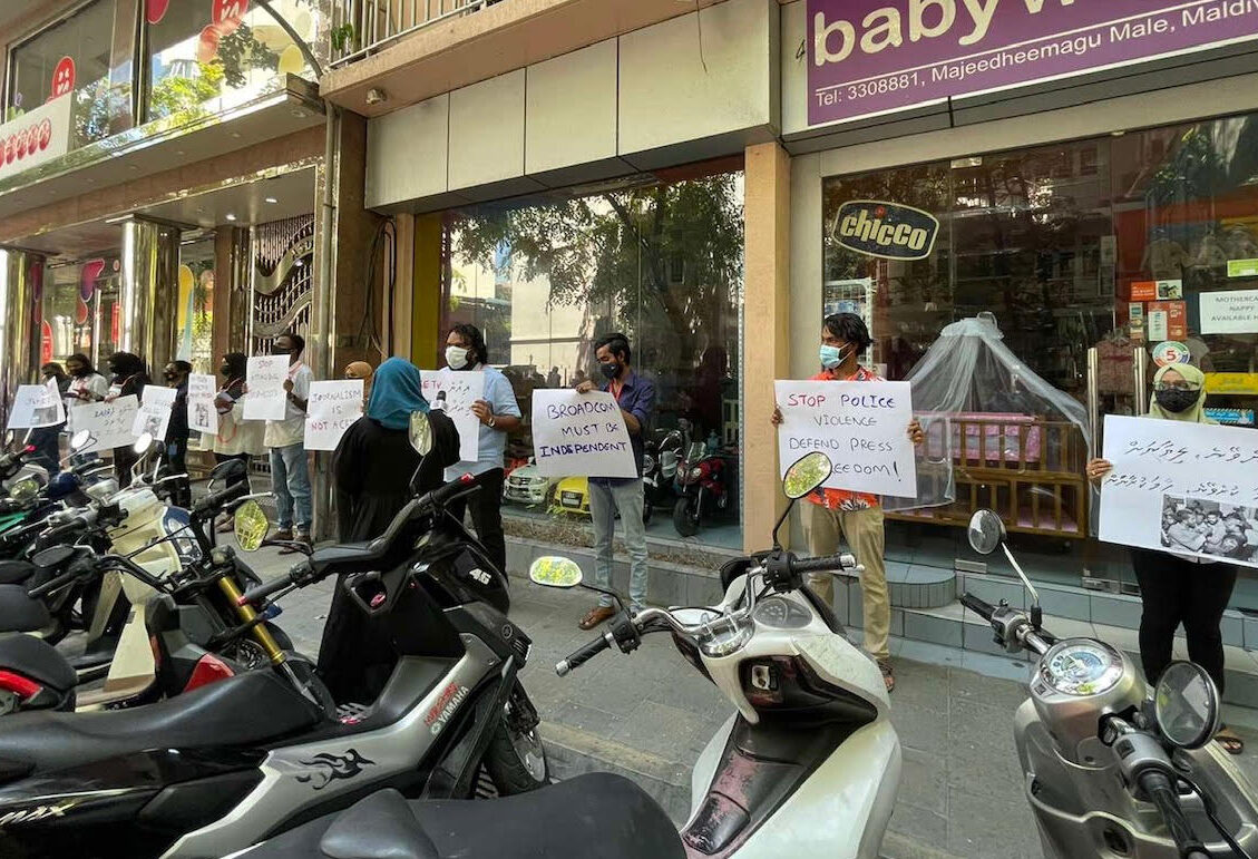 ނޫސްވެރިންގެ ހައްގުތައް ހޯދުމަށް ގޮވާލައި އިހުތިޖާޖުކުރަން ފަށައިފި