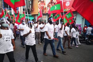 އިދިކޮޅު މުޒާހަރާ ކޮންޓްރޯލް ކުރުމަށް ބާރުގެ ބޭނުންކޮށްފި
