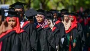 ހިލޭ ޑިގްރީއަށް ކިޔެވުމުގެ ފުރުޞަތު 10،000 ދަރިވަރުން ހިފައިފި: ރައީސް