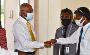 މިނިސްޓަރ ނަސީމް ހިމެނޭހެން އުނގޫފާރަށް ވަޑައިގެންނެވި ވަފްދު ކަރަންޓީން ވުމަށް އިދިކޮޅުން ގޮވާލައިފި