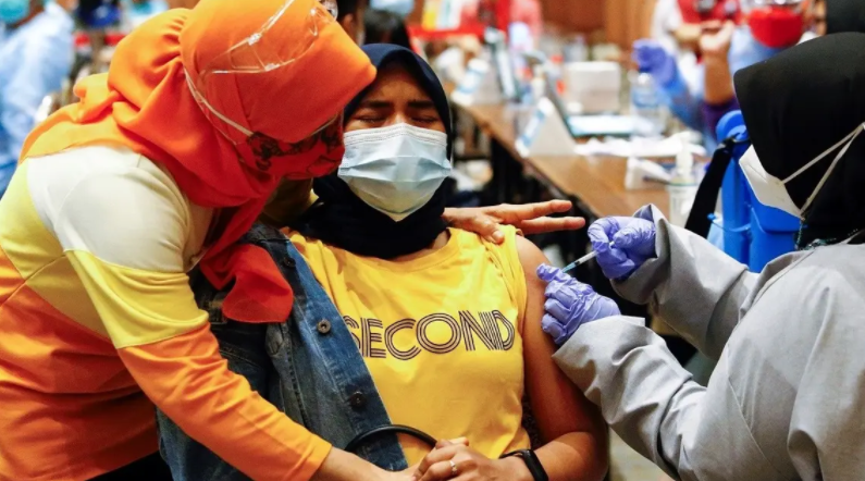 ވެކްސިން ޖެހުމުން ރޯދައެއް ނުގެއްލޭނެ: ޔޫކޭ-މުސްލިމް ސިއްހީ ތަޖުރިބާކާރުން