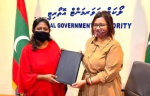 ފަޒީން، ސިފާއަށް: ހުރިހާ ކަމެއްކުރުމުން، ރީތި ނަން ހޯދާލީ މަކަރުން