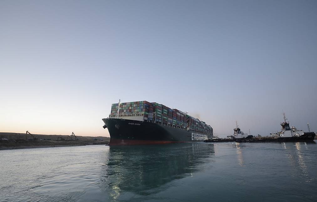 ސުވޭސް ކެންލަގައި ތާށިވެފައި އޮތް ބޯޓު ފުން ކޮށްފި