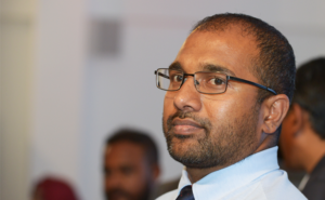 ކެޕްޓަން އިހުސާން އެމްއެންޕީން ވަކިވެވަޑައިގެންފި