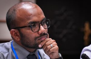 ކުރީގެ ފިނޭންސް މިނިސްޓަރު އިބްރާހިމް އަމީރު އޭސީސީއަށް ހާޒިރުކުރަނީ