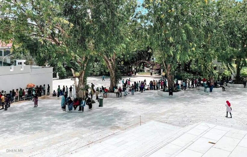 ވެކްސިން ޖެހުމުގައި ކޮޅާއިކޮޅު ނުފެންނަ ކިއުތައް، ގައިޑްލައިނަށް ބެލުމެއްނެތް، އެޗްޕީއޭ ހަމަހިމޭނުން